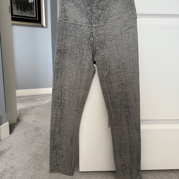 Lululemon Wunder Train high-rise legging 23” - Picture 2 of 5